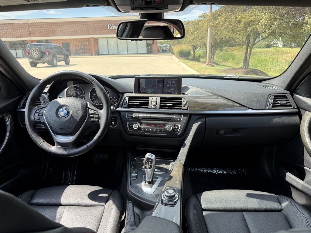 Photo 26 of this BMW 3 SERIES