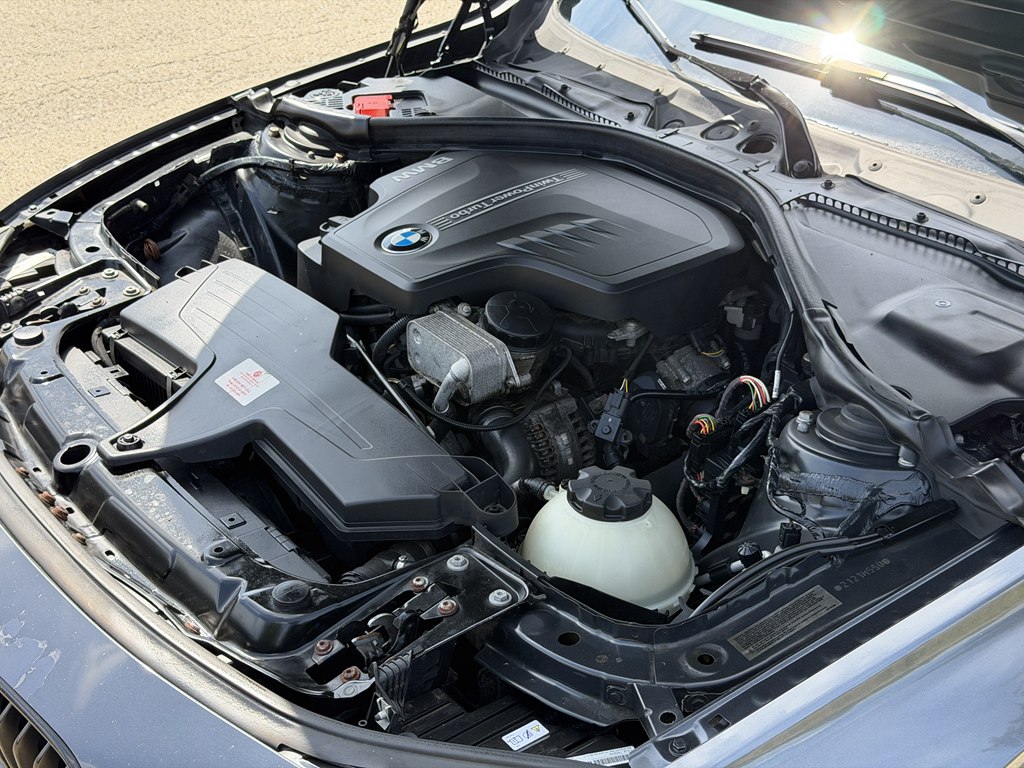 Photo 24 of this BMW 3 SERIES