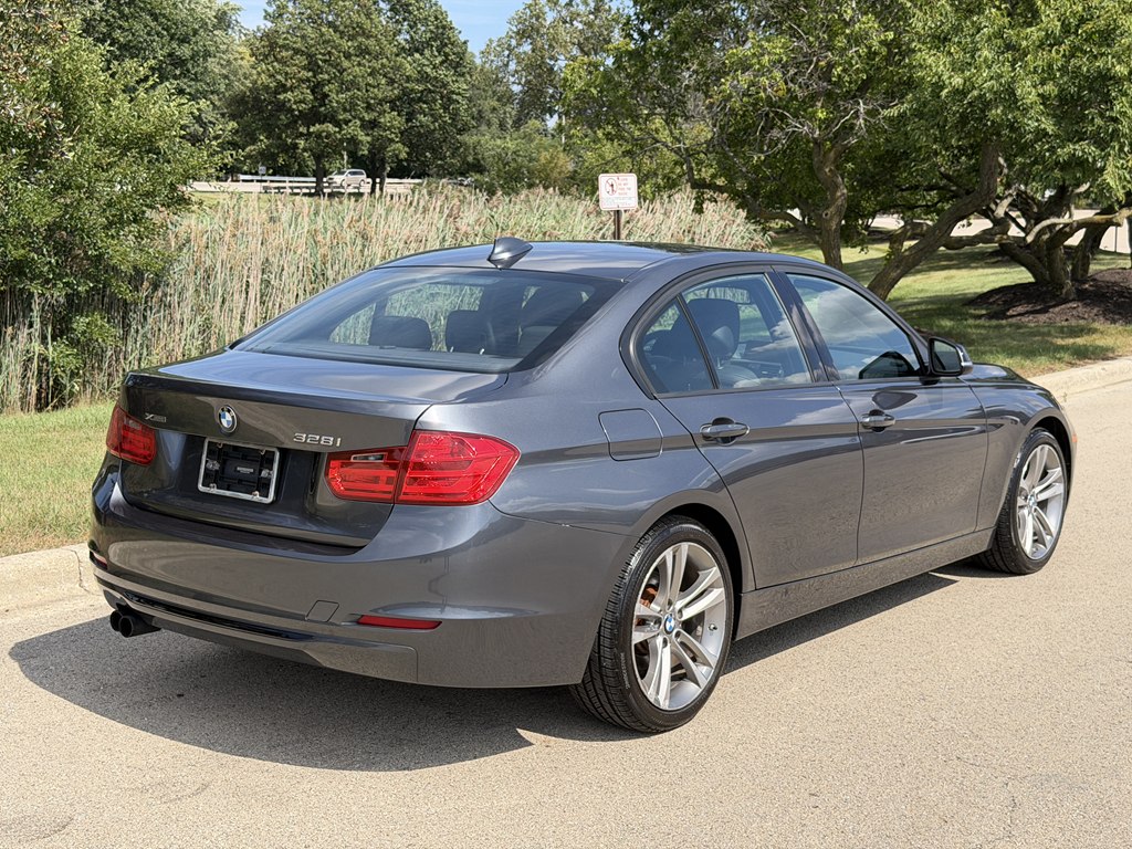 Photo 2 of this BMW 3 SERIES