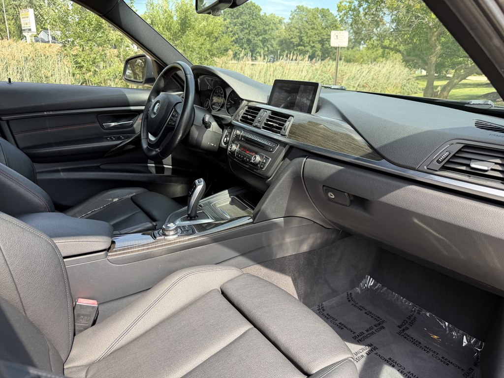 Photo 29 of this BMW 3 SERIES
