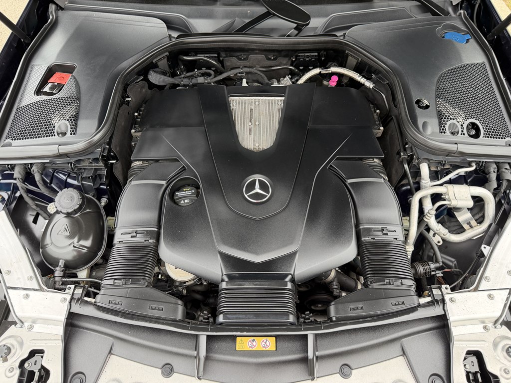 Photo 26 of this MERCEDES-BENZ E-CLASS