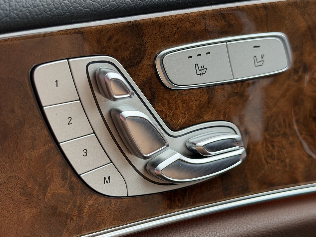 Photo 72 of this MERCEDES-BENZ E-CLASS