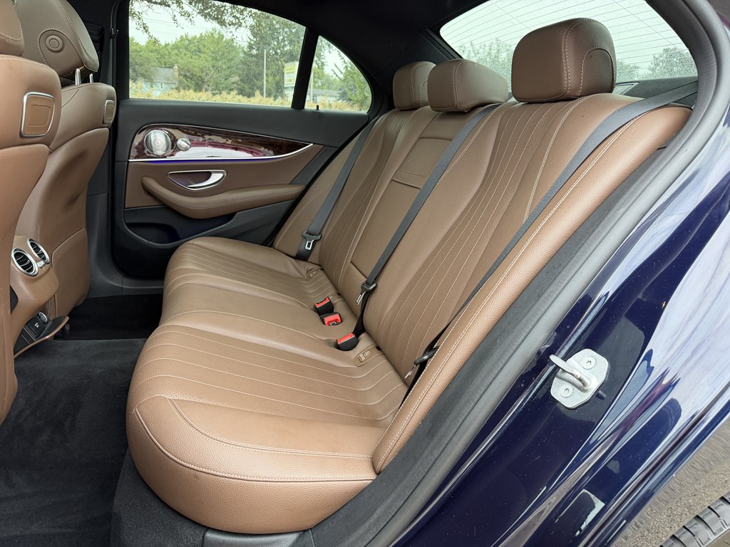 Photo 41 of this MERCEDES-BENZ E-CLASS