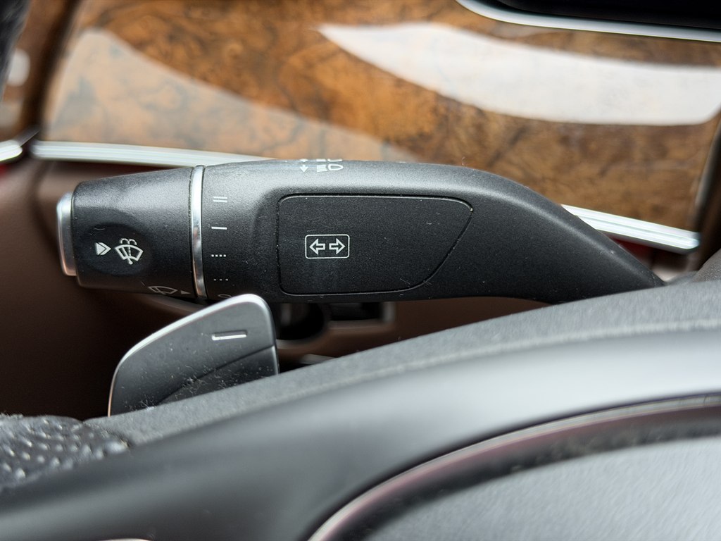 Photo 71 of this MERCEDES-BENZ E-CLASS