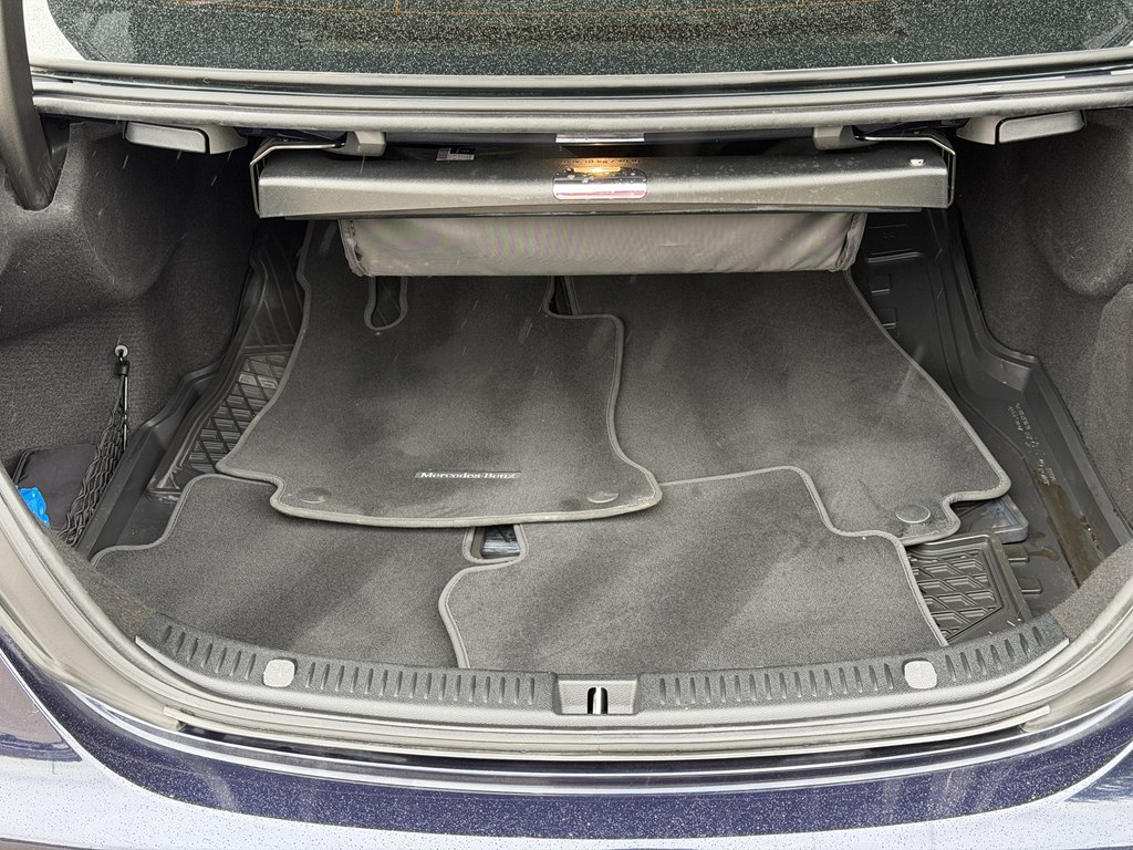 Photo 16 of this MERCEDES-BENZ E-CLASS