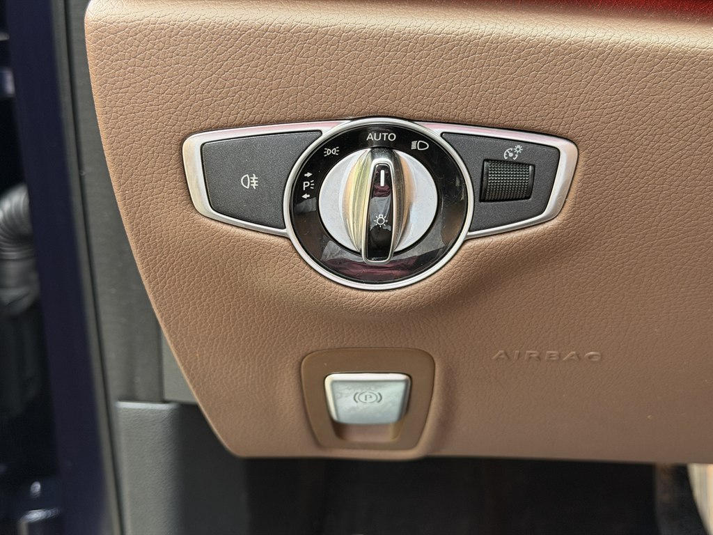 Photo 73 of this MERCEDES-BENZ E-CLASS