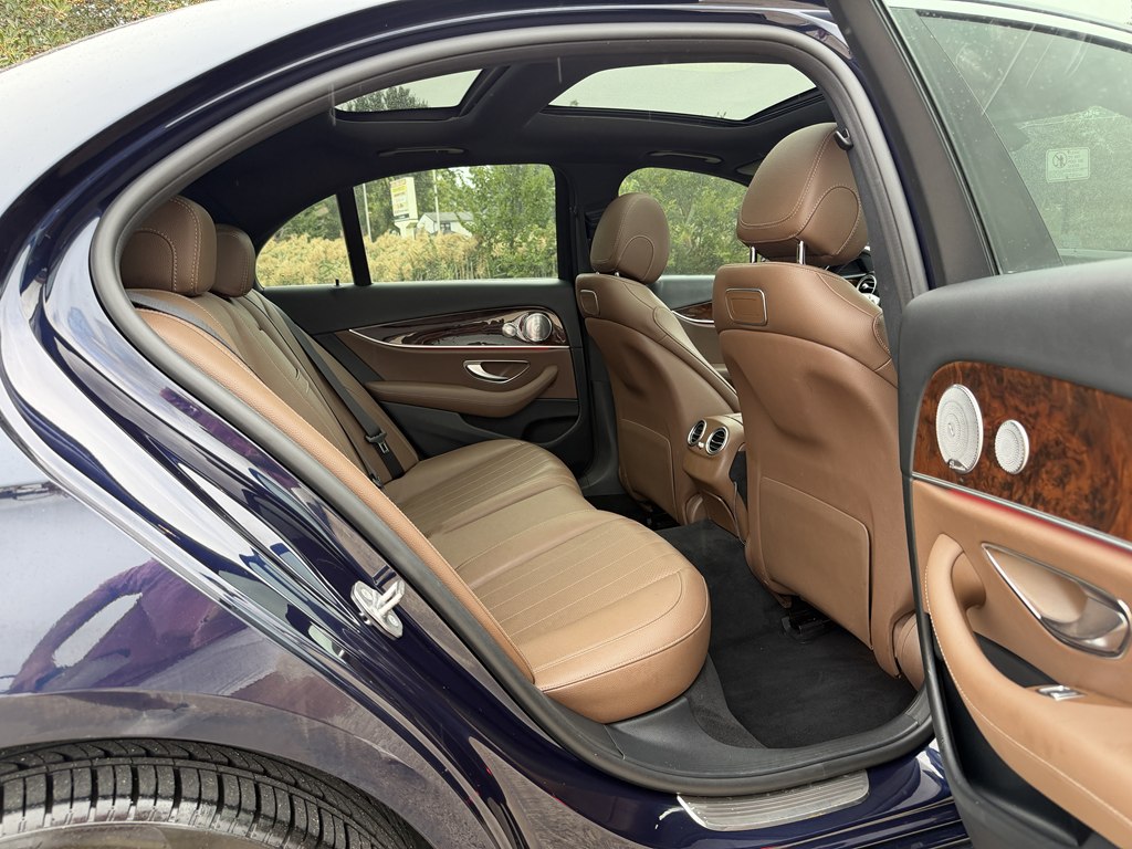 Photo 44 of this MERCEDES-BENZ E-CLASS