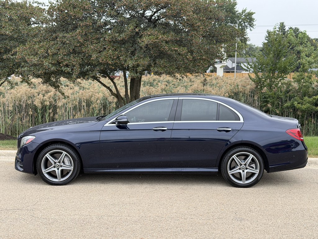 Photo 8 of this MERCEDES-BENZ E-CLASS