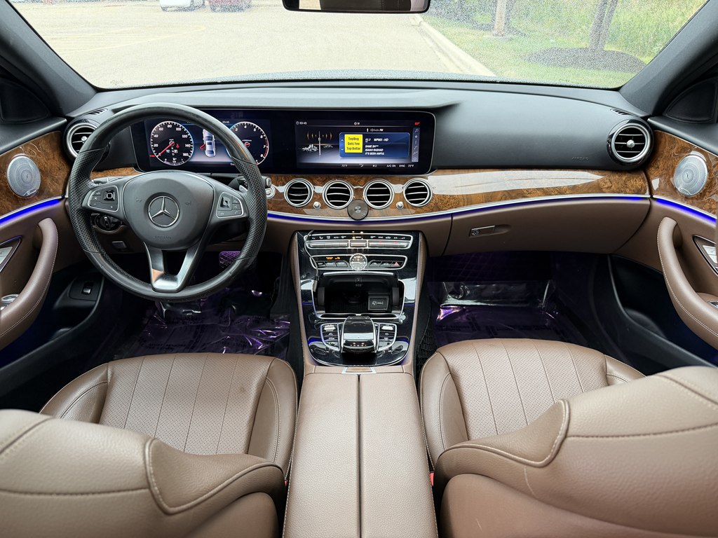 Photo 28 of this MERCEDES-BENZ E-CLASS