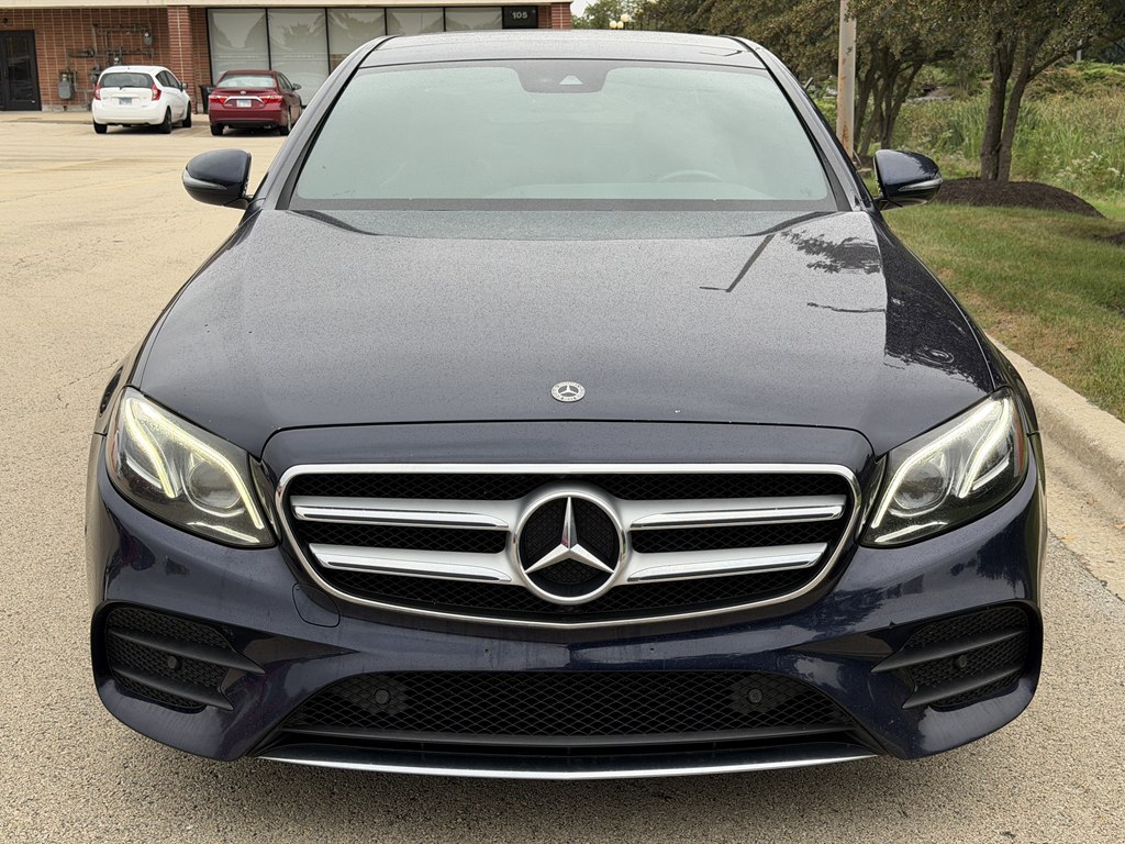 Photo 11 of this MERCEDES-BENZ E-CLASS