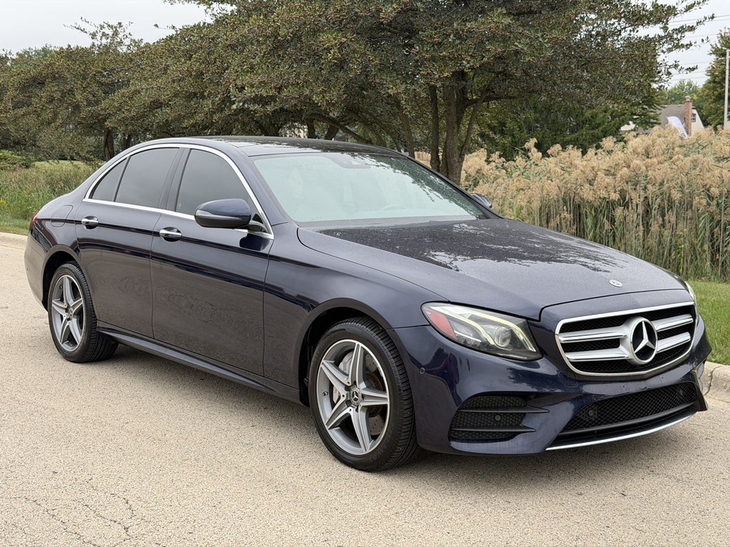 Photo 3 of this MERCEDES-BENZ E-CLASS