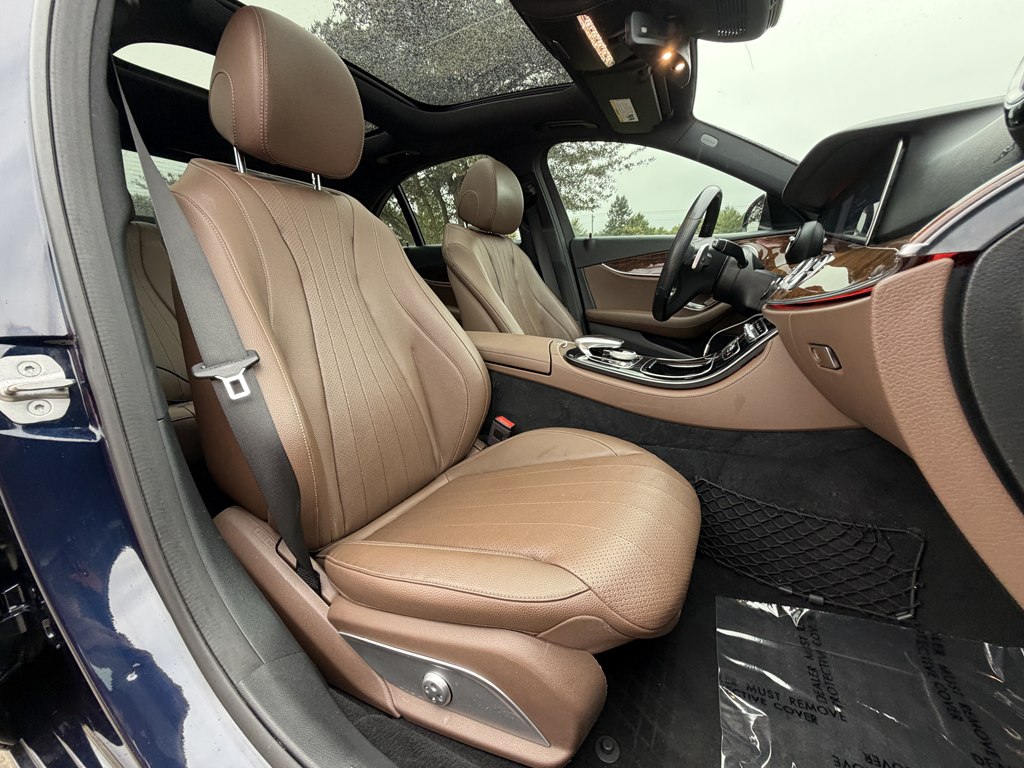 Photo 50 of this MERCEDES-BENZ E-CLASS