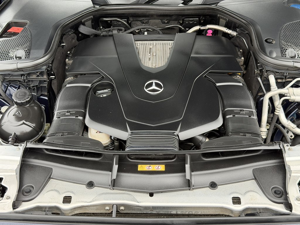 Photo 25 of this MERCEDES-BENZ E-CLASS