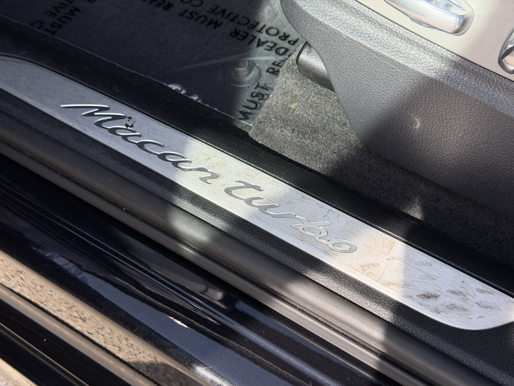 Photo 32 of this PORSCHE MACAN