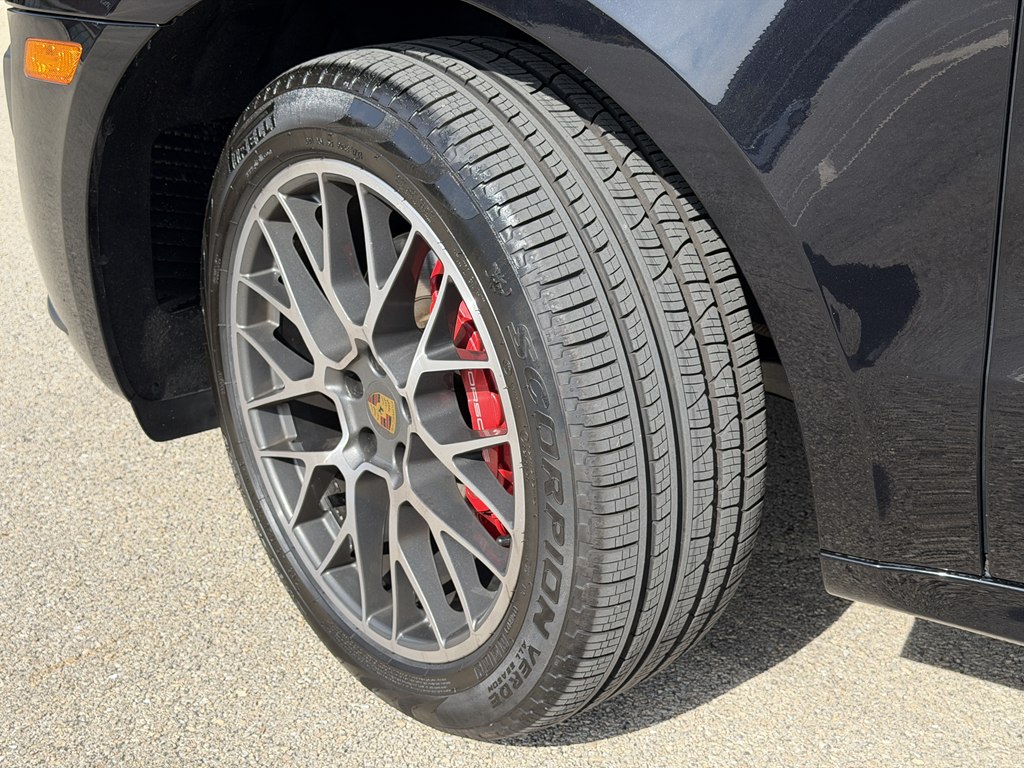 Photo 23 of this PORSCHE MACAN