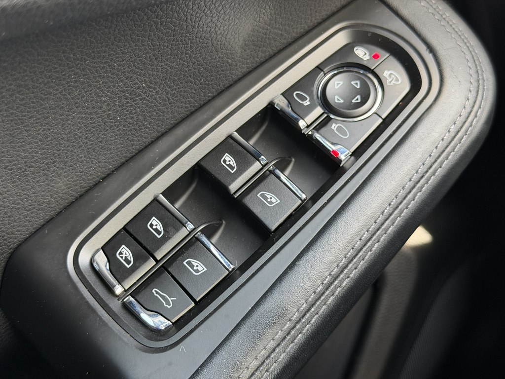 Photo 77 of this PORSCHE MACAN