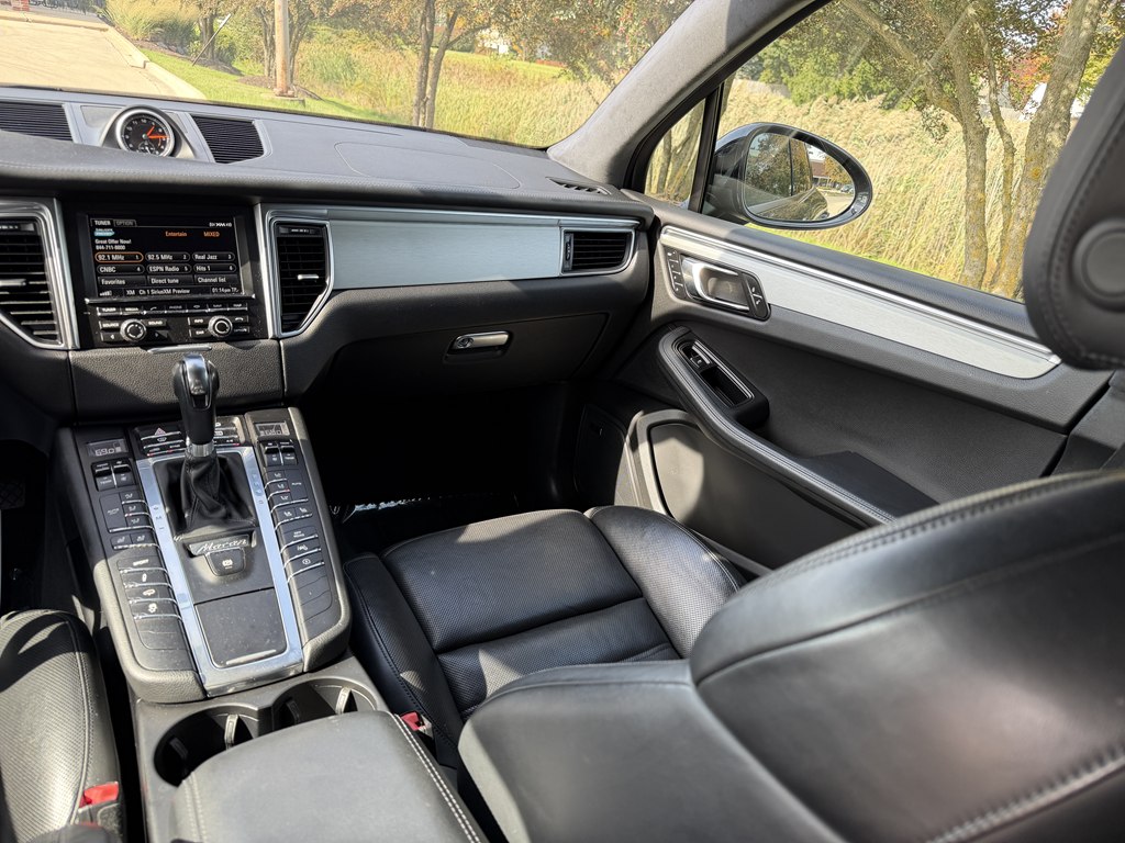 Photo 42 of this PORSCHE MACAN