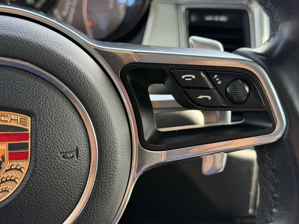 Photo 62 of this PORSCHE MACAN
