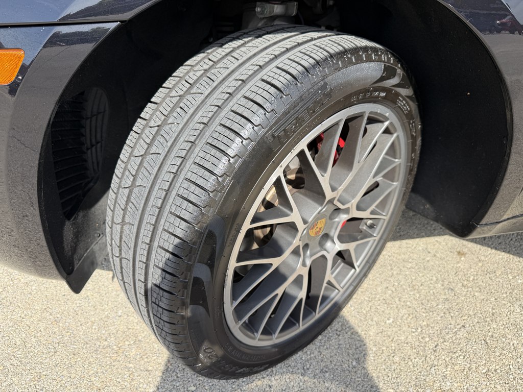 Photo 22 of this PORSCHE MACAN