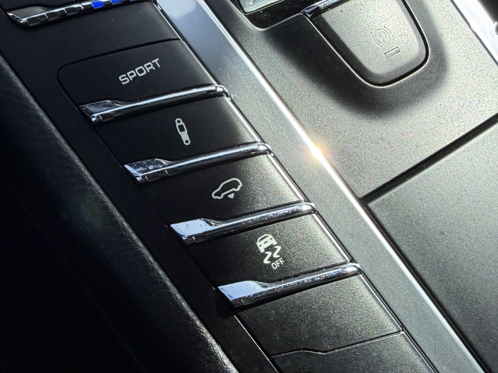 Photo 73 of this PORSCHE MACAN