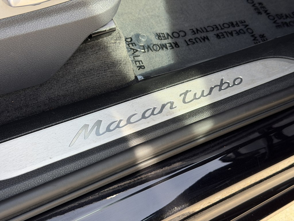 Photo 54 of this PORSCHE MACAN