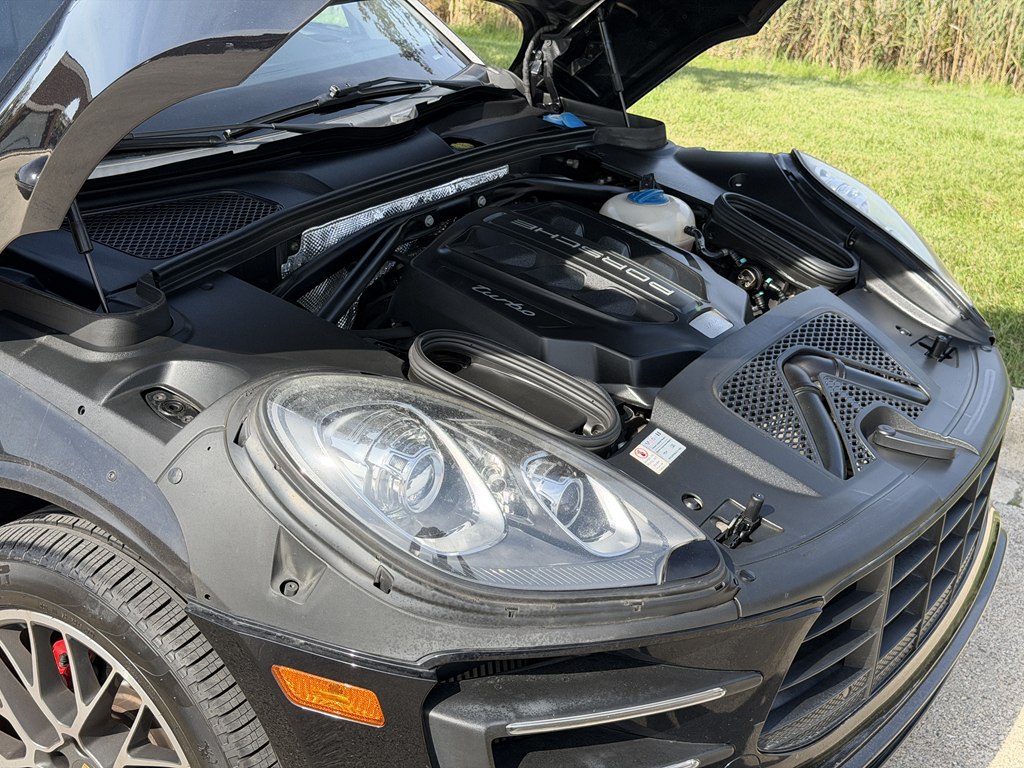 Photo 18 of this PORSCHE MACAN