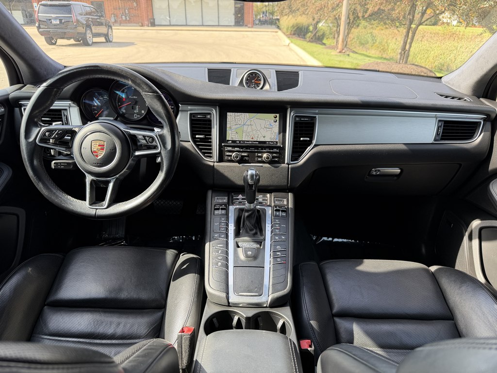 Photo 30 of this PORSCHE MACAN