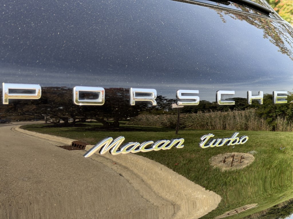 Photo 14 of this PORSCHE MACAN
