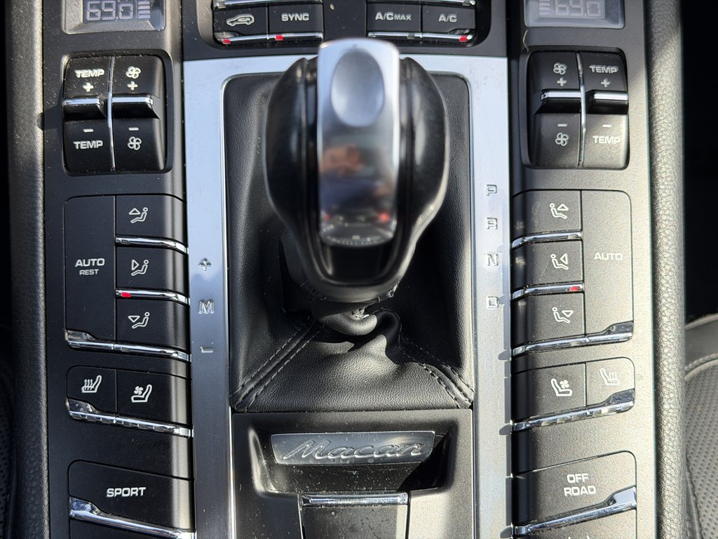Photo 43 of this PORSCHE MACAN