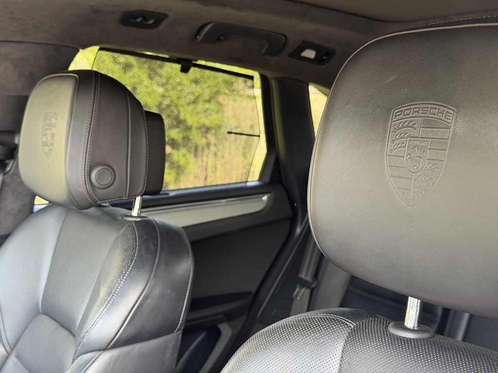 Photo 39 of this PORSCHE MACAN