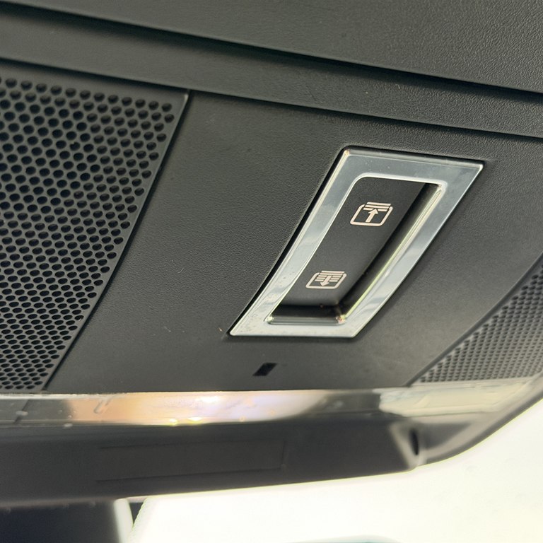 Photo 54 of this LAND ROVER RANGE ROVER EVO