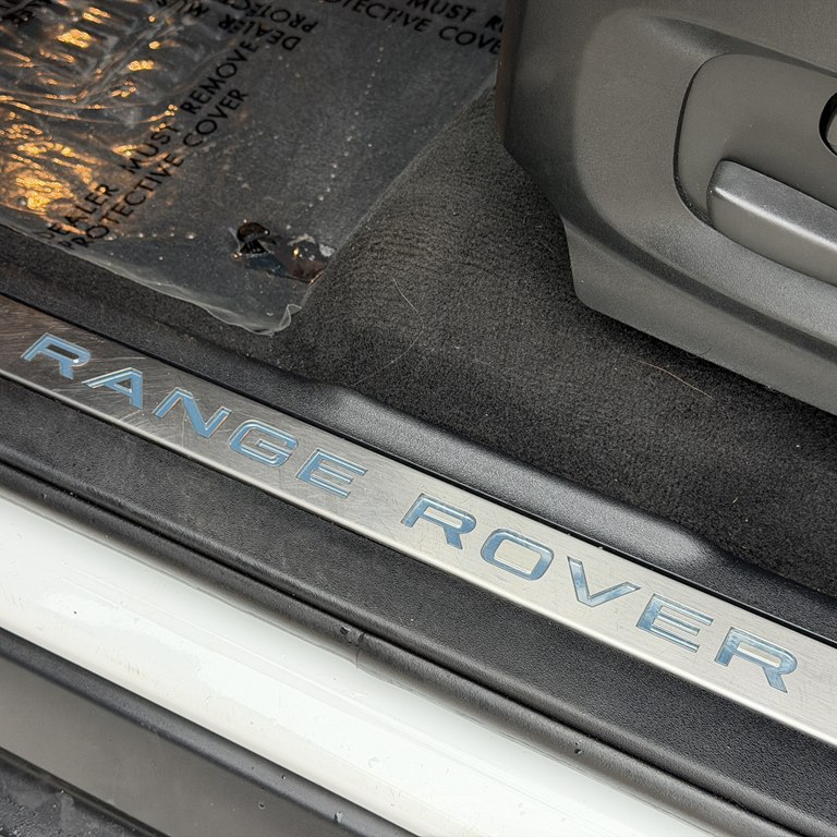 Photo 34 of this LAND ROVER RANGE ROVER EVO
