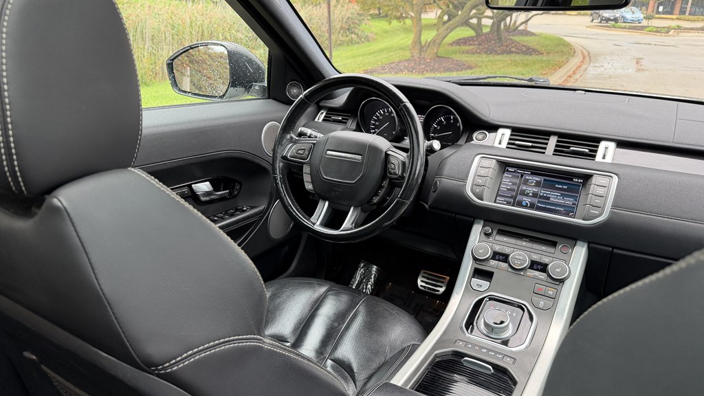 Photo 40 of this LAND ROVER RANGE ROVER EVO