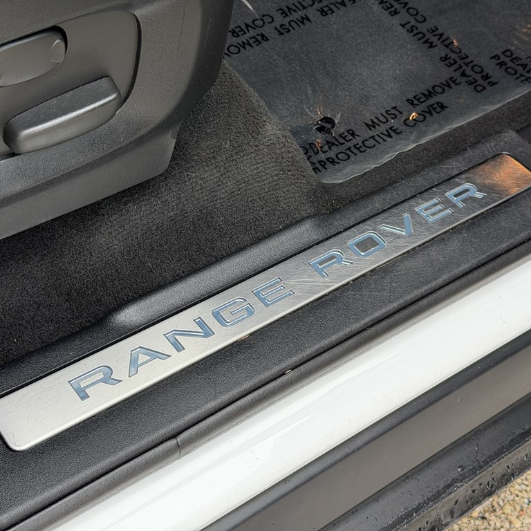 Photo 43 of this LAND ROVER RANGE ROVER EVO