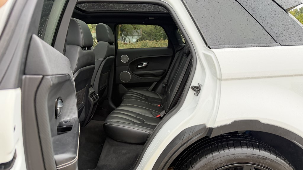 Photo 37 of this LAND ROVER RANGE ROVER EVO
