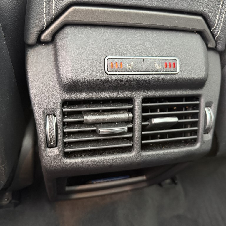 Photo 51 of this LAND ROVER RANGE ROVER EVO