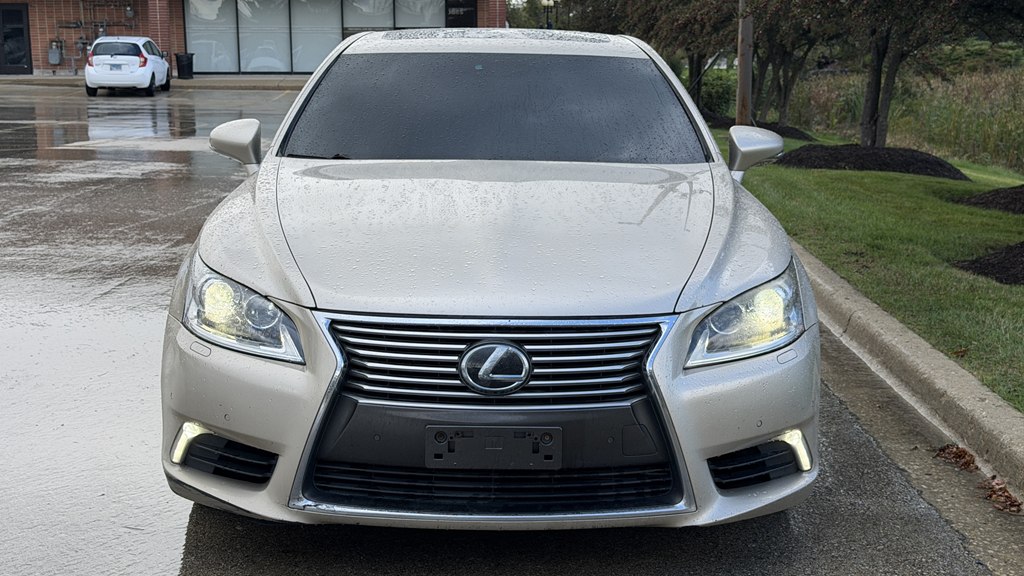 Photo 11 of this LEXUS LS 460