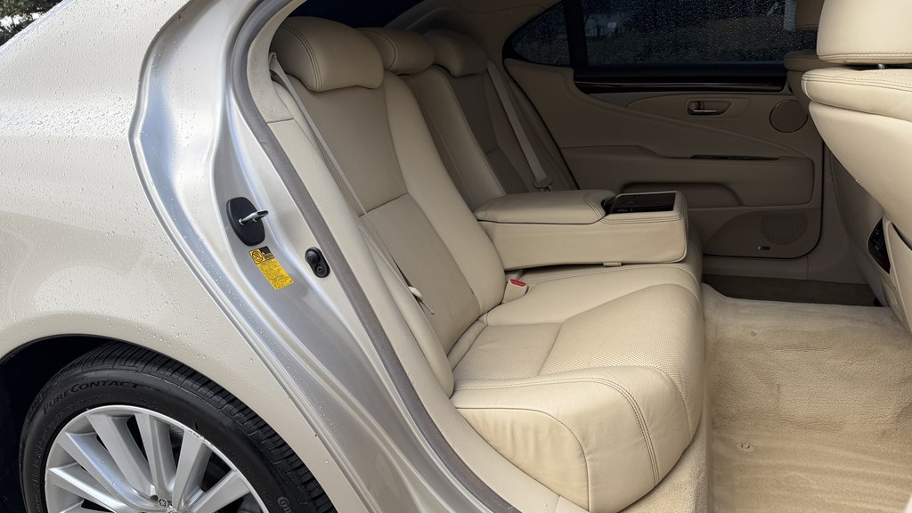 Photo 42 of this LEXUS LS 460
