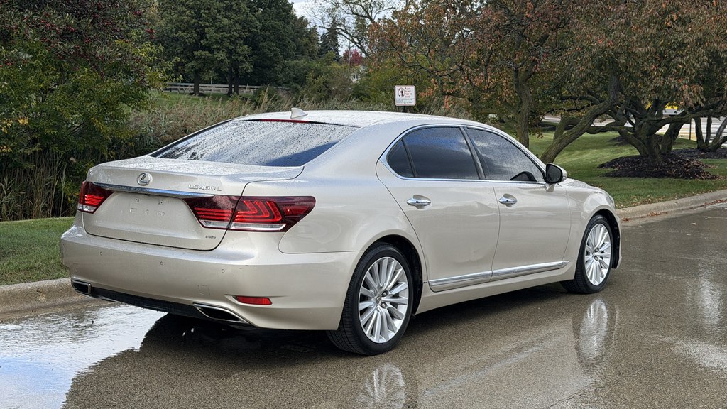 Photo 2 of this LEXUS LS 460