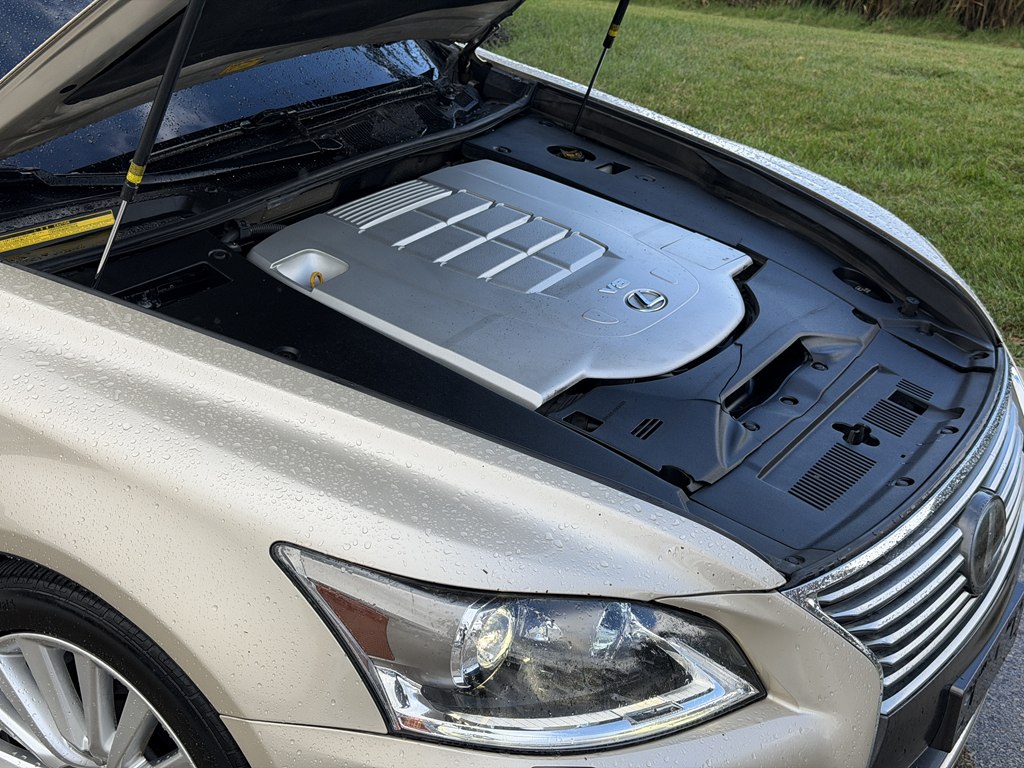 Photo 25 of this LEXUS LS 460
