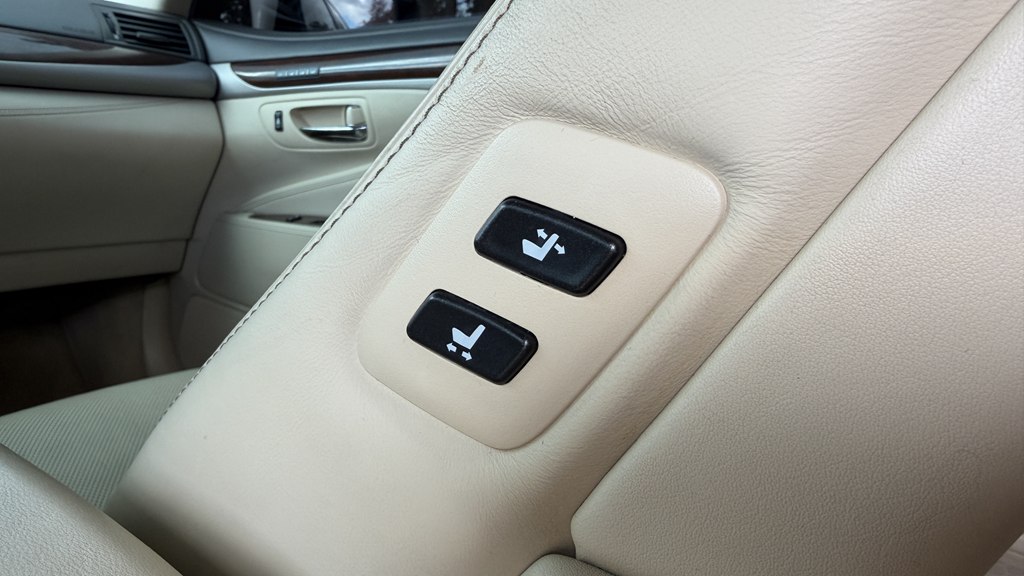 Photo 57 of this LEXUS LS 460