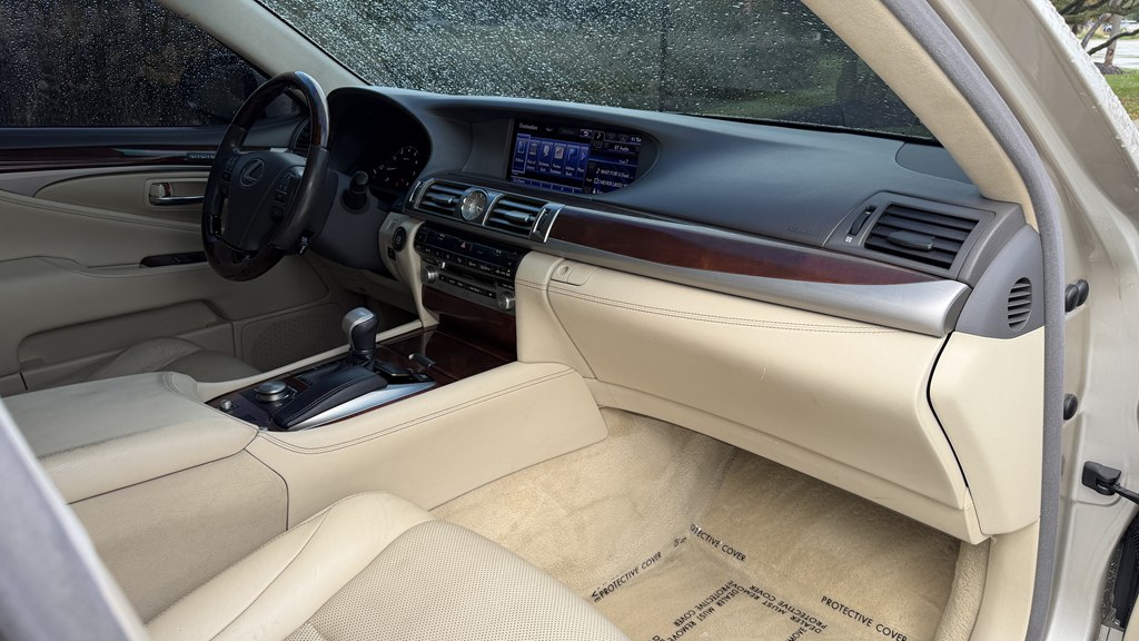 Photo 44 of this LEXUS LS 460