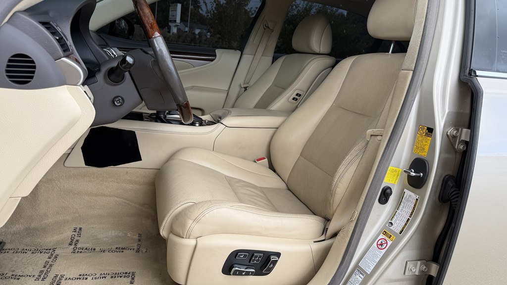 Photo 41 of this LEXUS LS 460