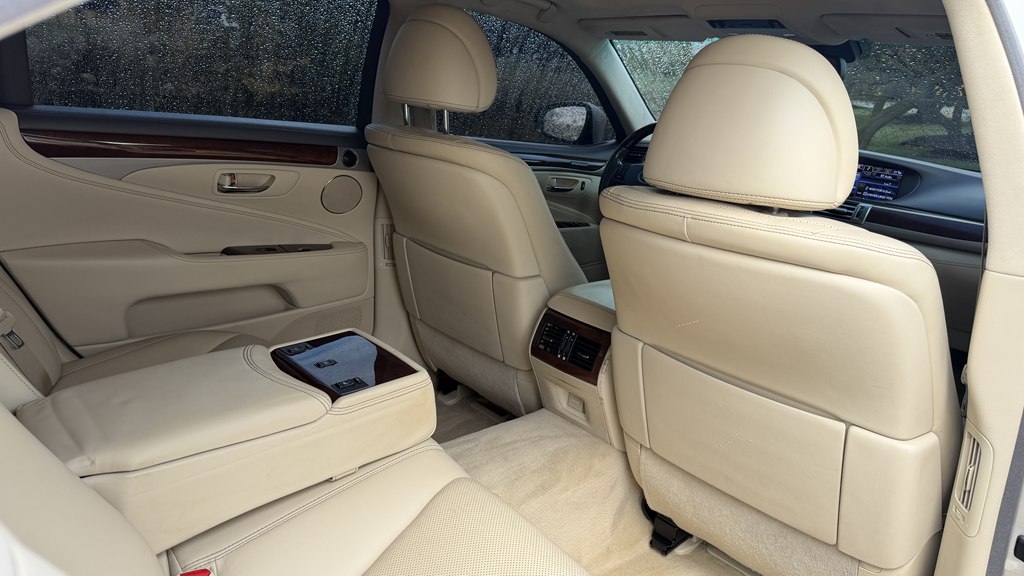 Photo 43 of this LEXUS LS 460