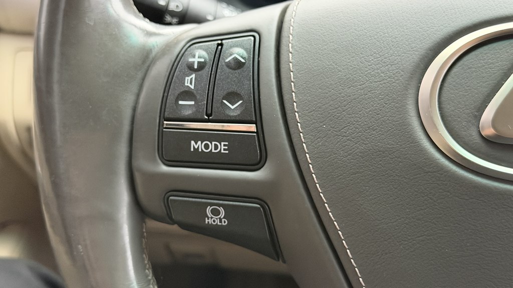 Photo 46 of this LEXUS LS 460