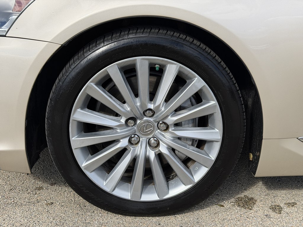Photo 17 of this LEXUS LS 460
