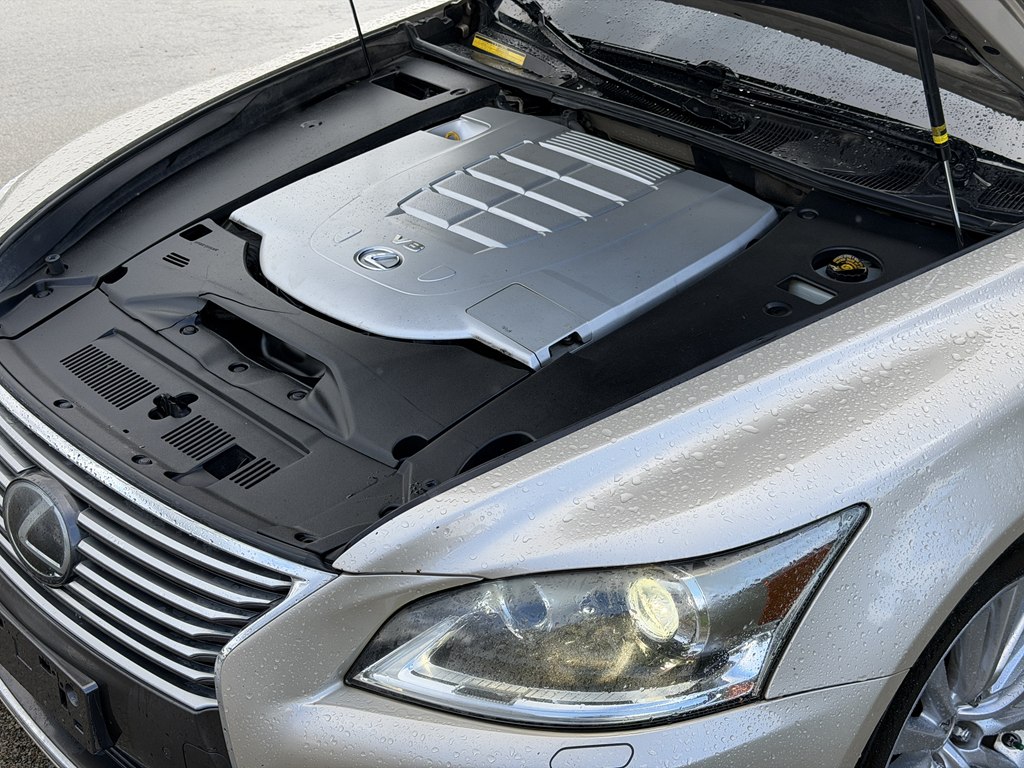 Photo 28 of this LEXUS LS 460