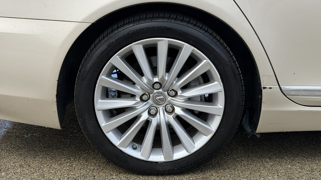Photo 19 of this LEXUS LS 460