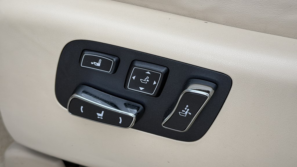 Photo 67 of this LEXUS LS 460