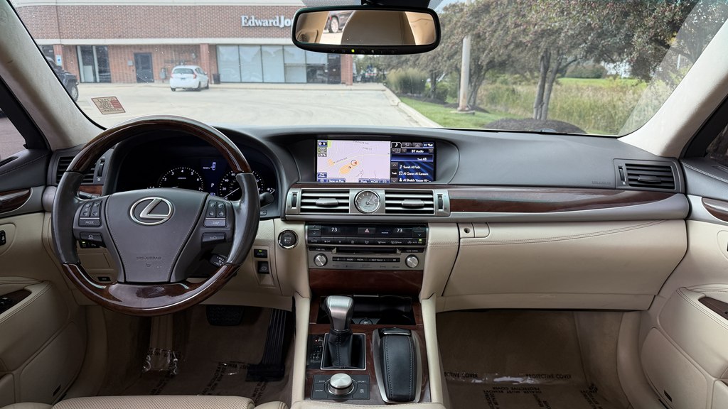 Photo 29 of this LEXUS LS 460
